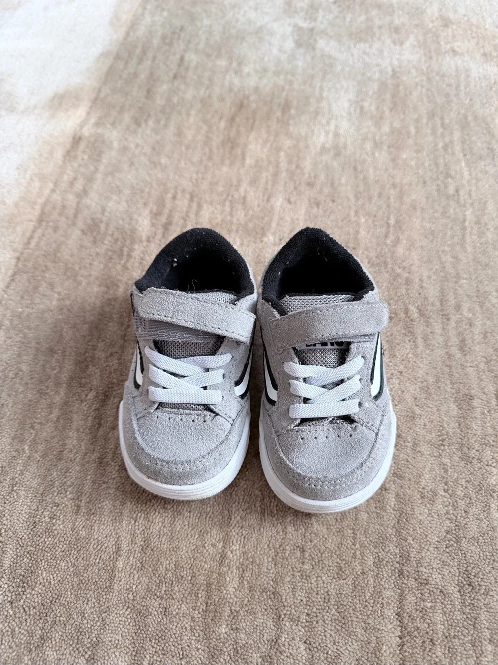Vans Toddler size 4.5 Gray Low-Top Skate Sneakers